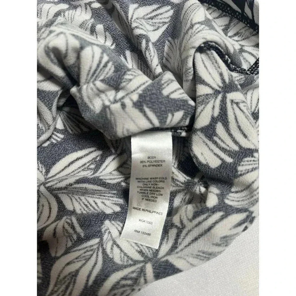 41Hawthorne Henri Ruched Knit Wrap Top (Black Floral) - XXL - Picture 7 of 7